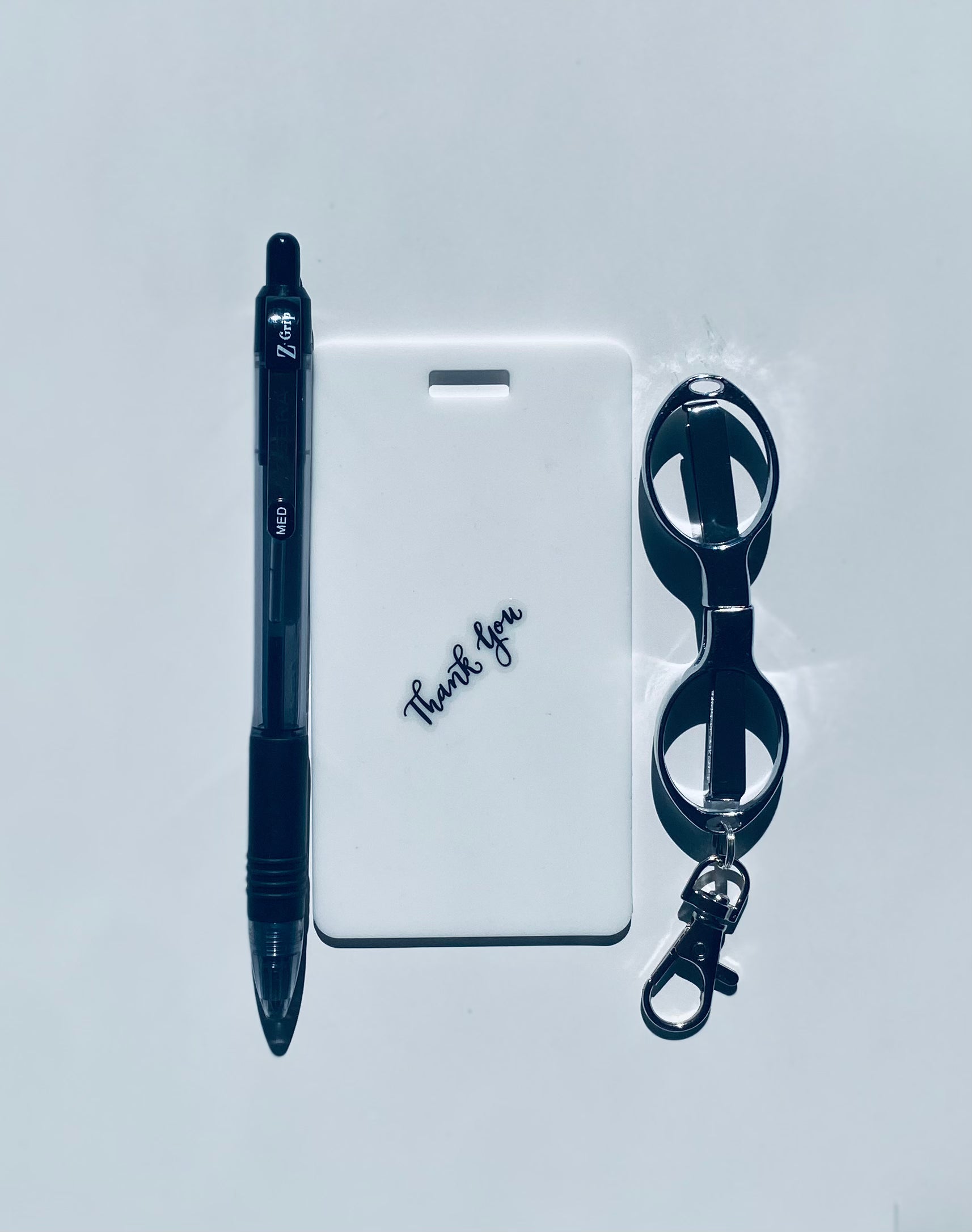 Bundle Vertical set BADGE NOTE®, ballpoint pen, mini scissors. www.badgenote.com